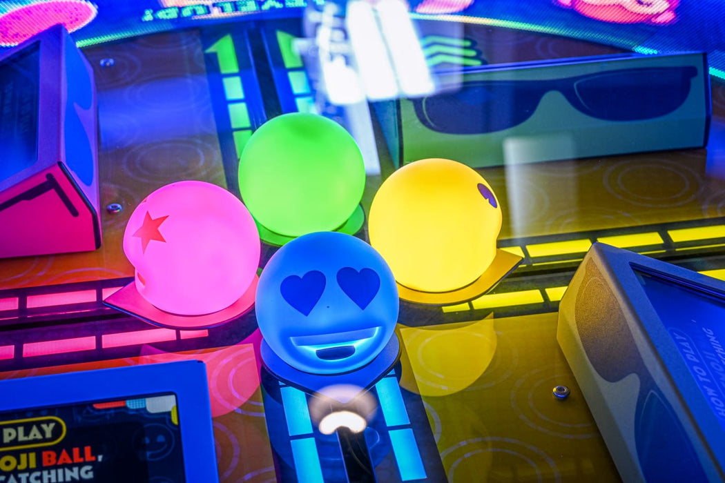 UNIS | Emoji Frenzy | 4 - Player | 200 Emoji Balls( Included) | Prize Winning Arcade Game